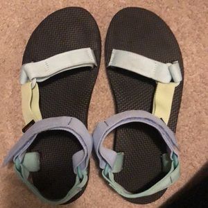 Teva sandals size 7